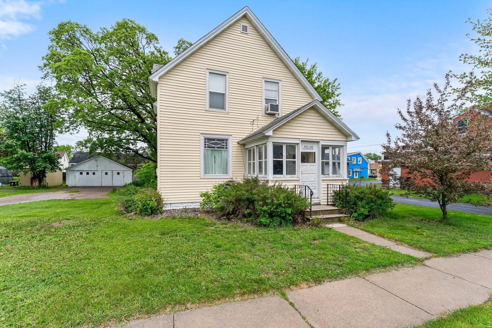 208 2nd ST SW, Braham, MN 55006