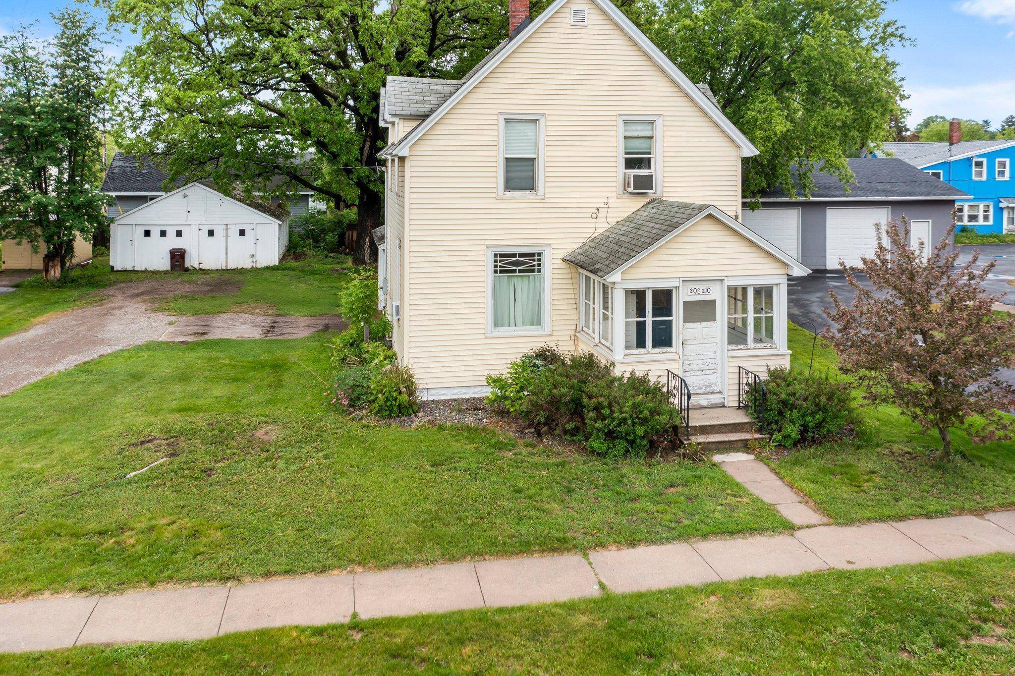 208 2nd ST SW, Braham, MN 55006