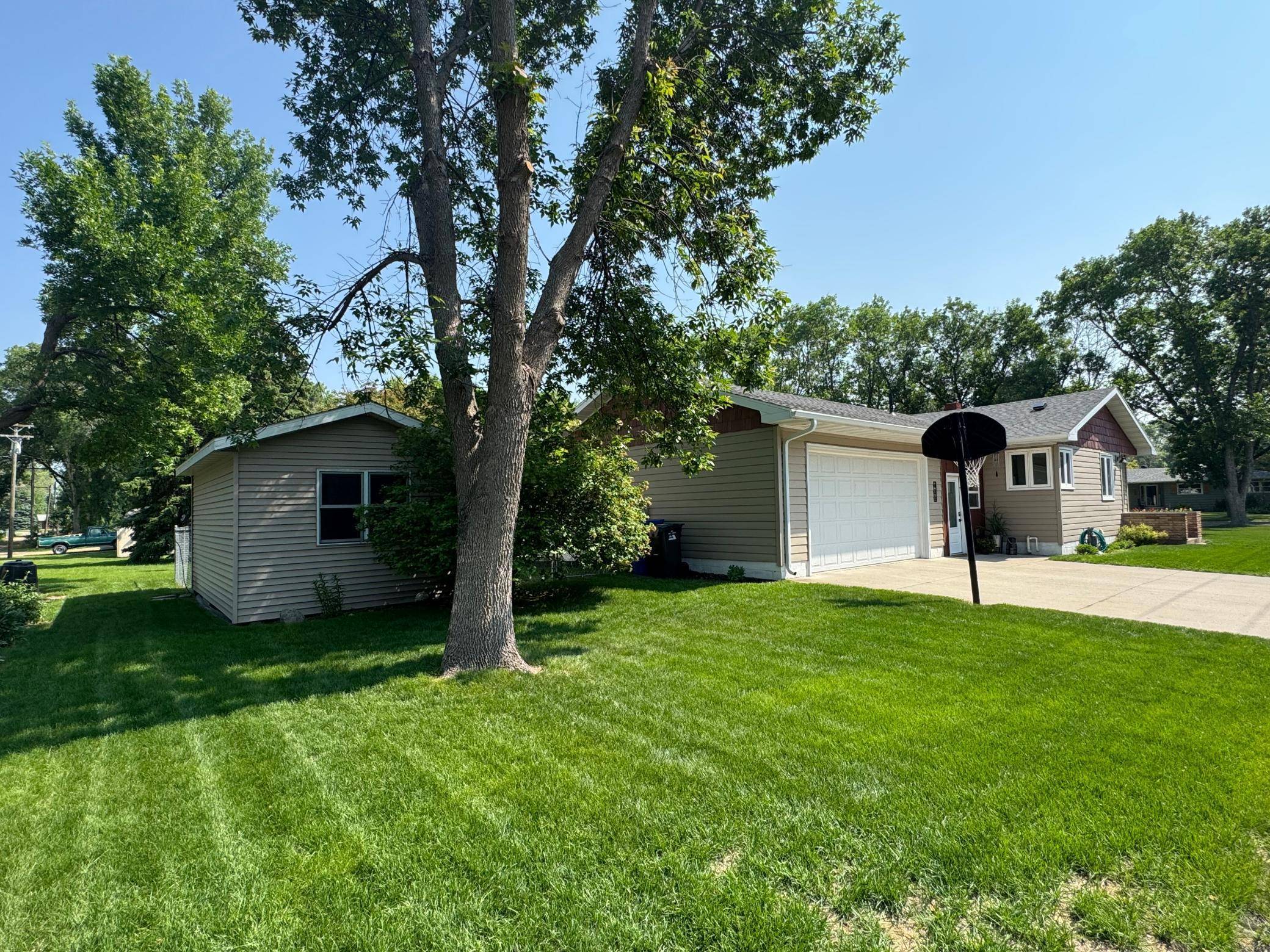 401 5th ST NE, Barnesville, MN 56514
