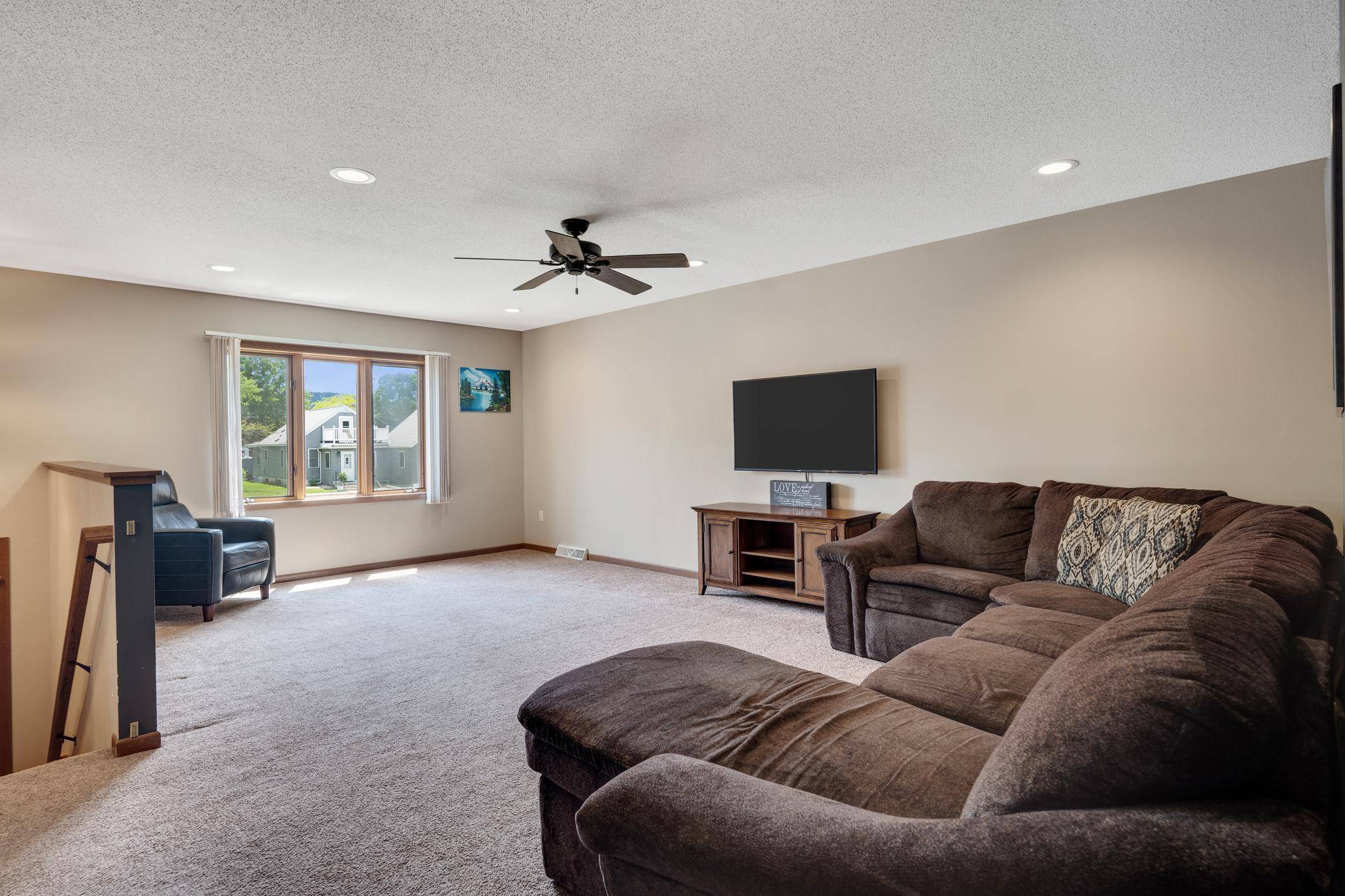 532 S 7th ST, La Crescent, MN 55947