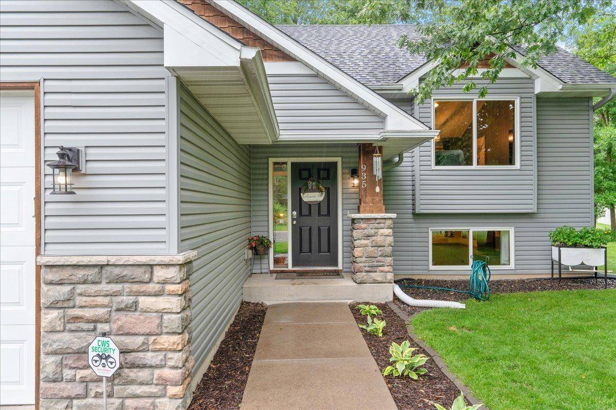 935 Sunflower WAY, Amery, WI 54001