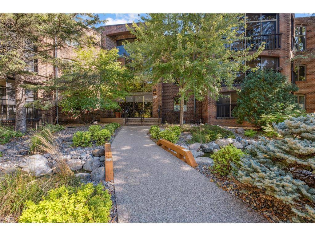 5601 Dewey Hill RD #113, Edina, MN 55439