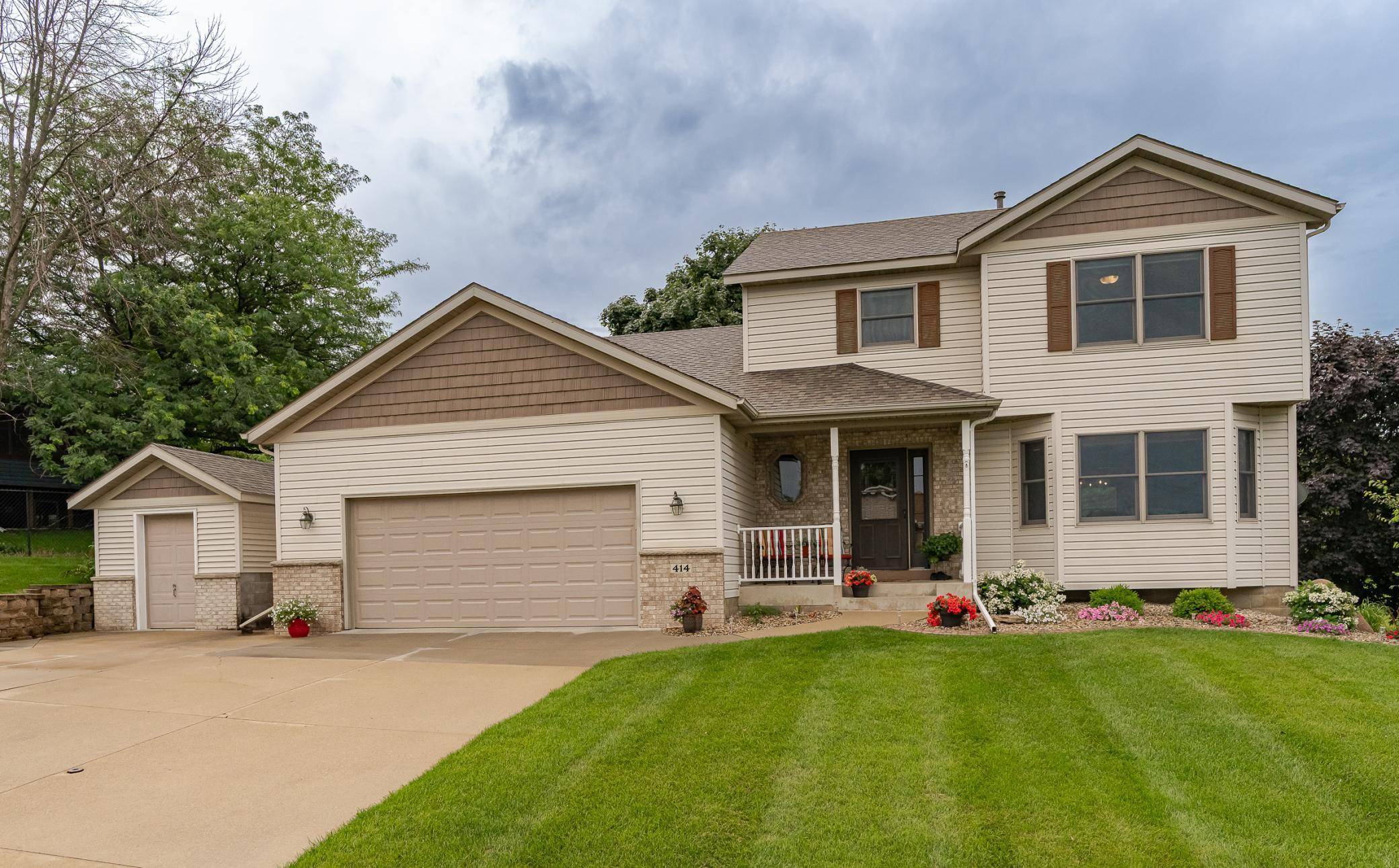 414 9th ST NW, Byron, MN 55920