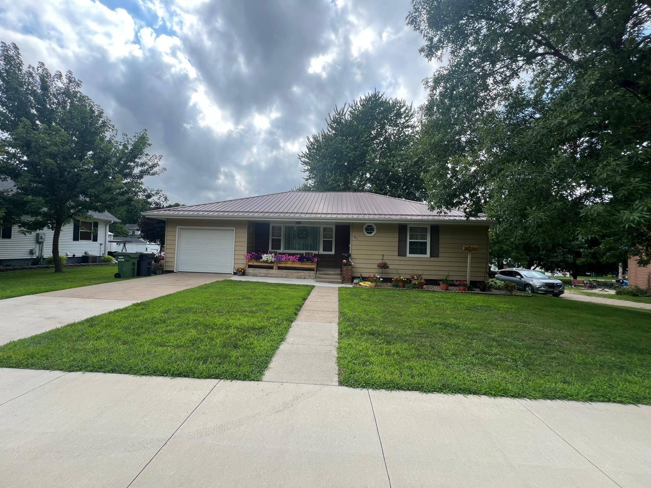 623 Maine AVE, Adrian, MN 56110