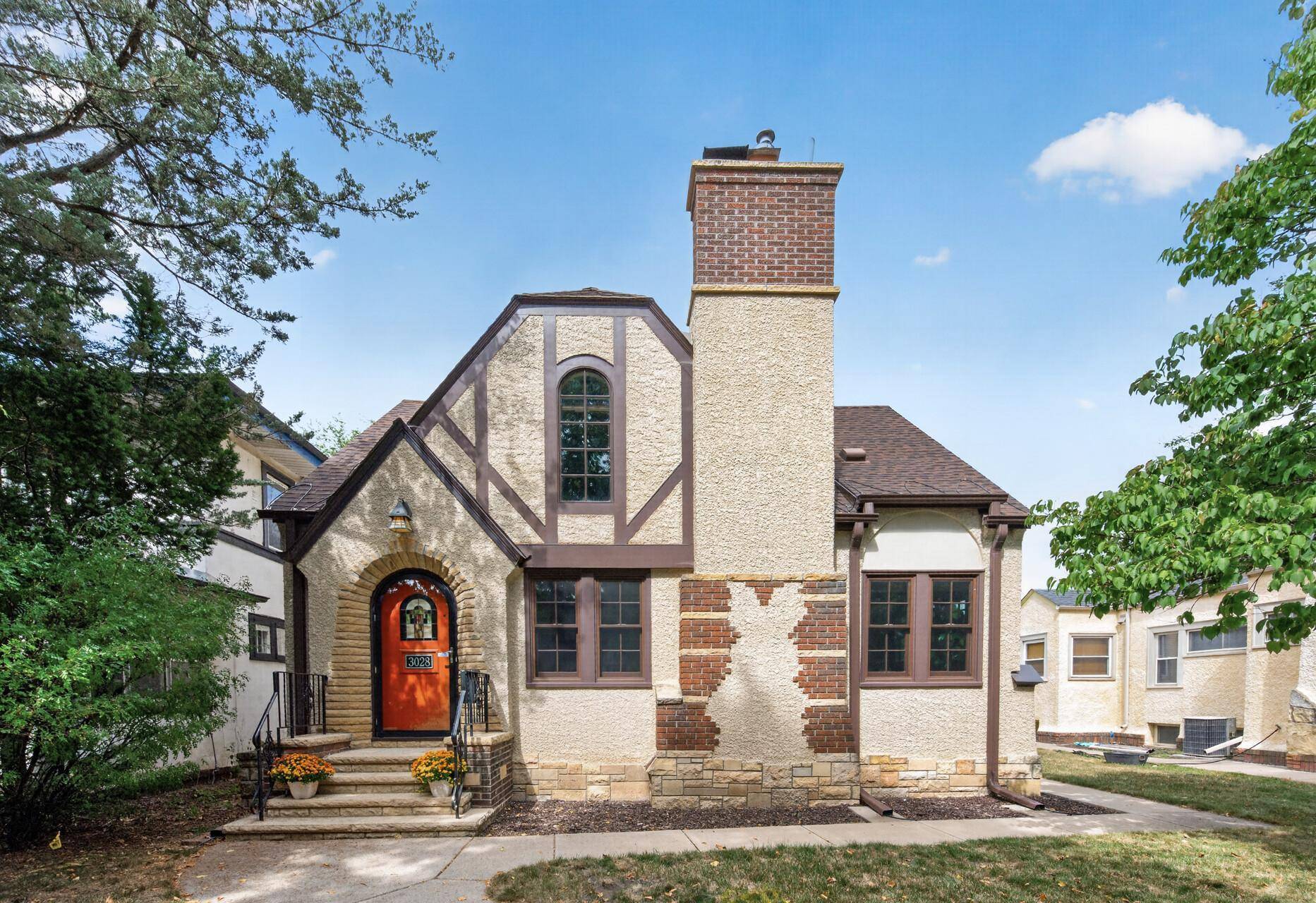 3028 E Minnehaha Pkwy, Minneapolis, MN 55406