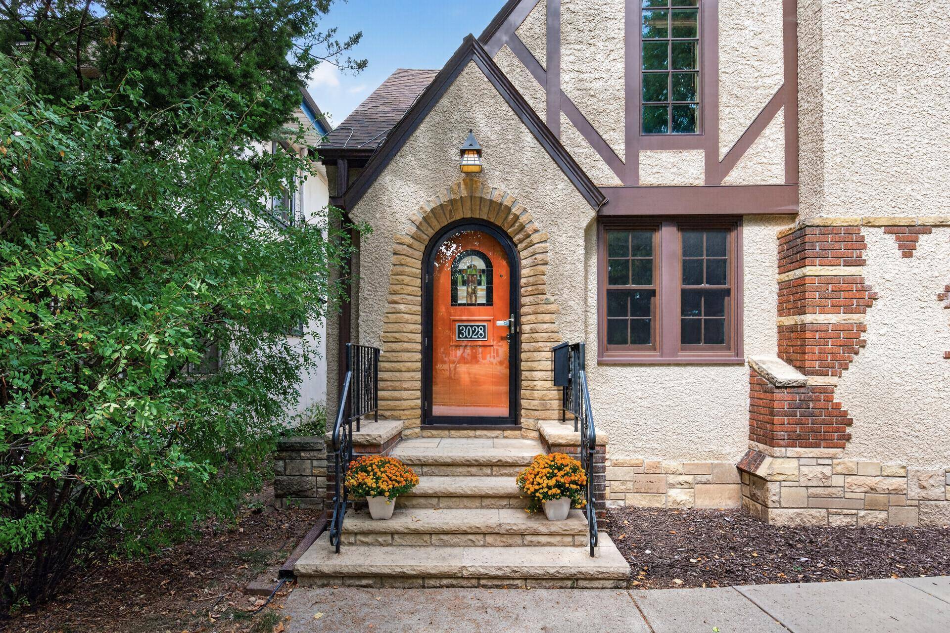 3028 E Minnehaha Pkwy, Minneapolis, MN 55406