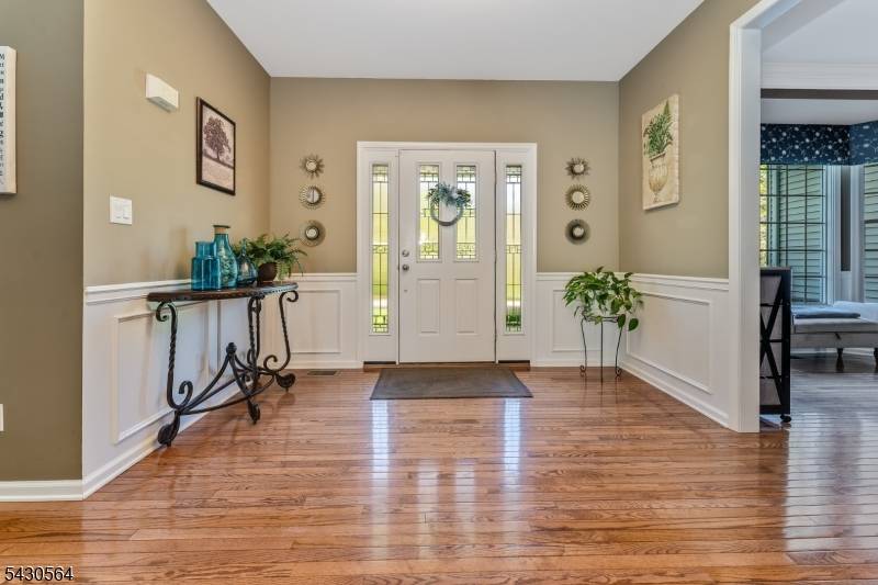 9 Hawk Dr, Raritan Twp., NJ 08551