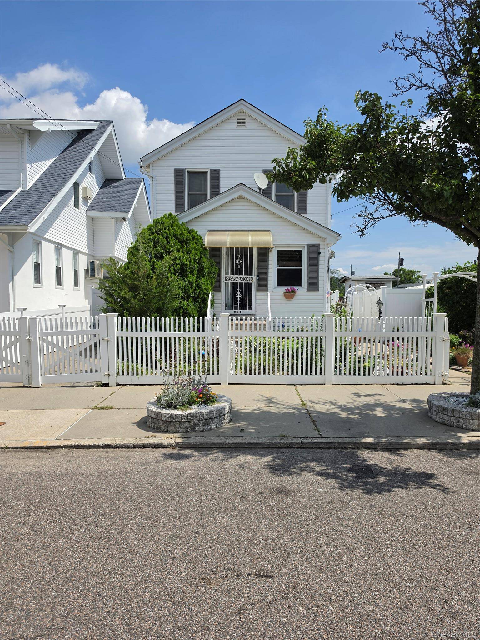 160-41 99th ST, Howard Beach, NY 11414