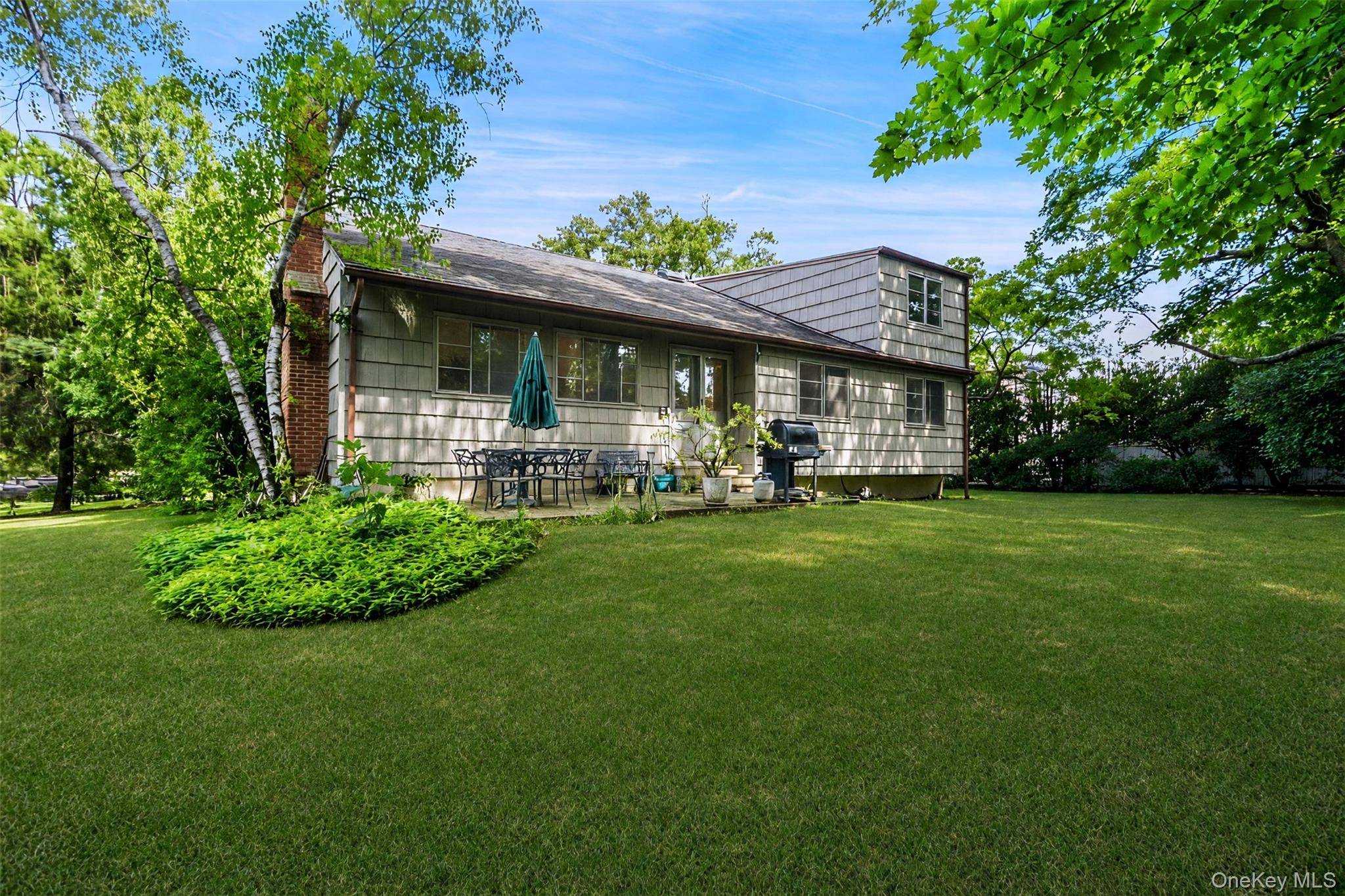 4 Greenhouse CIR, Rye Brook, NY 10573