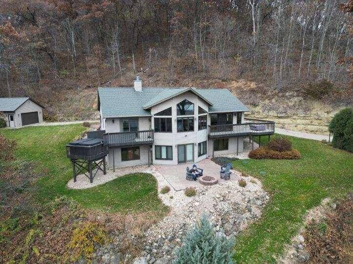 30784 Old Hickory LN, Dresbach Twp, MN 55947