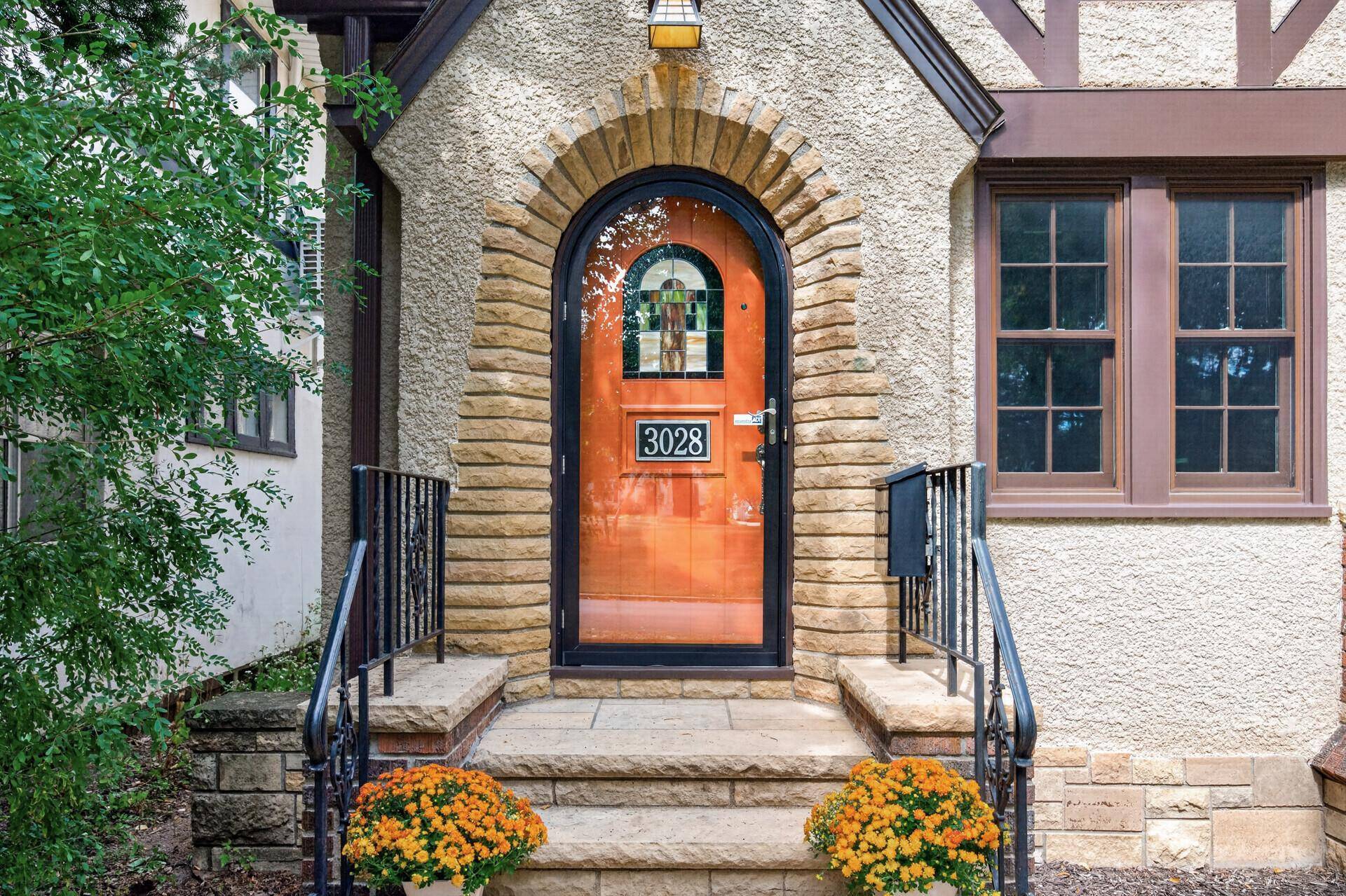 3028 E Minnehaha Pkwy, Minneapolis, MN 55406