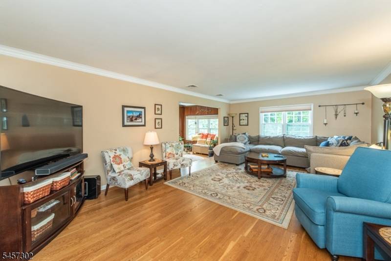 390 Ski Trl, Kinnelon Boro, NJ 07405