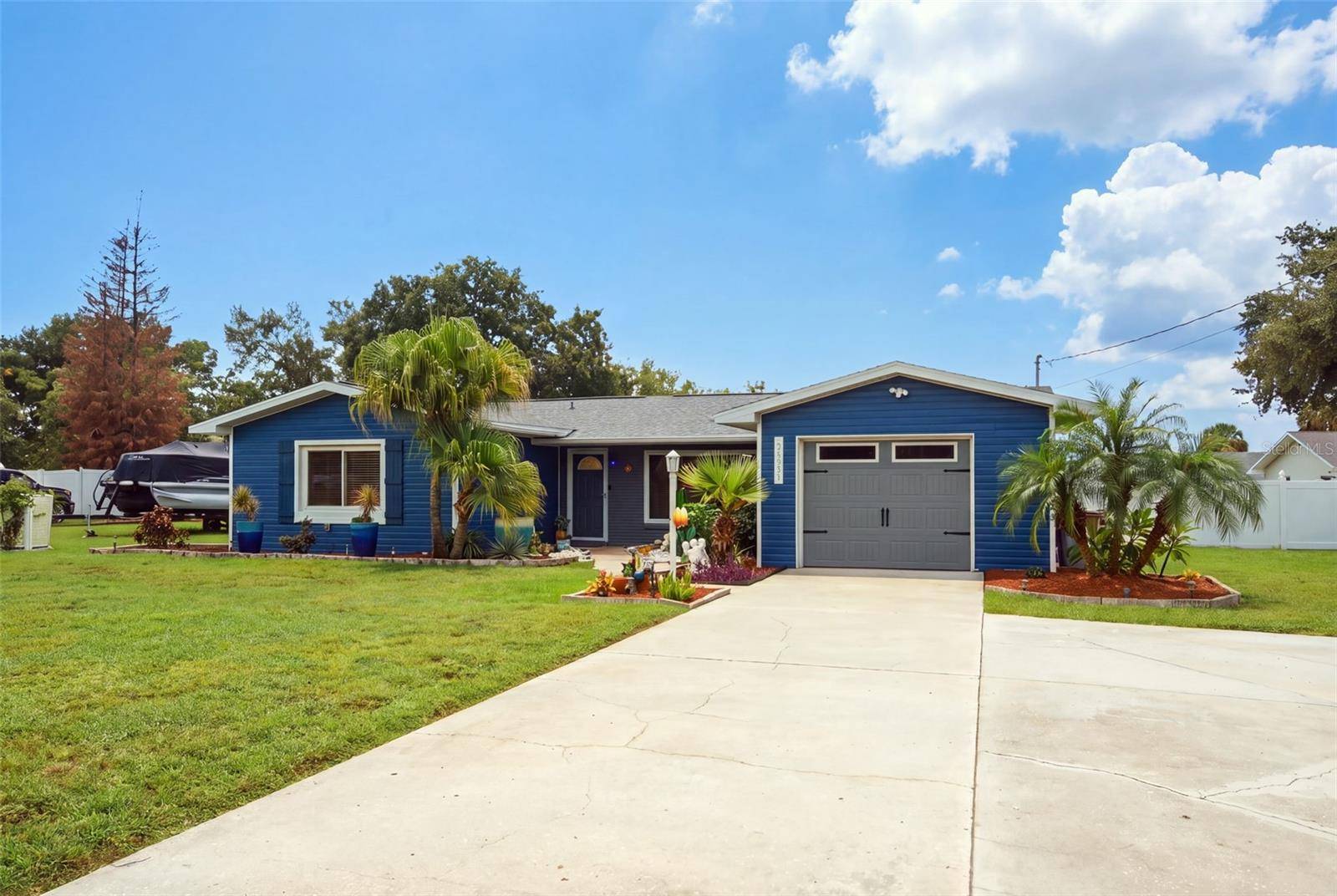 5325 JAMES RD, Fruitland Park, FL 34731