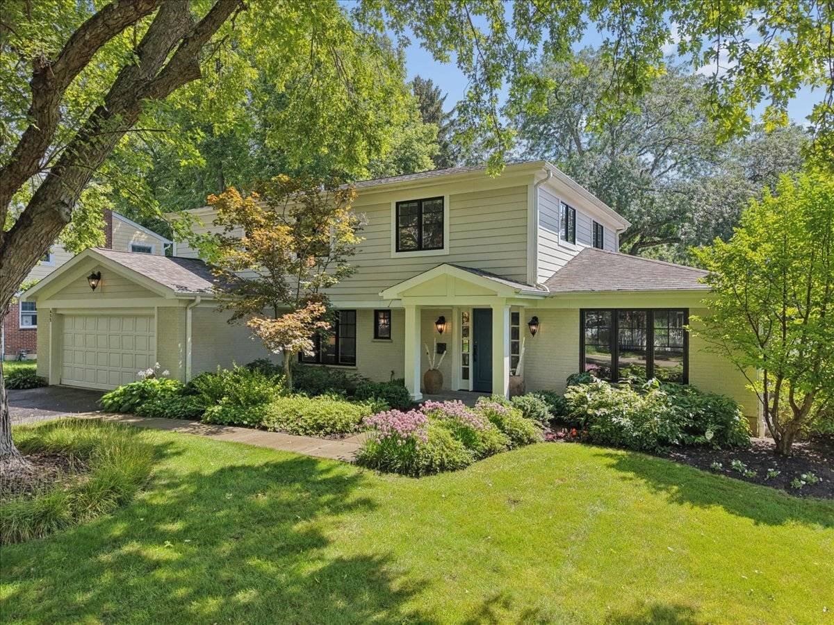 455 W Hawthorne CT, Lake Bluff, IL 60044