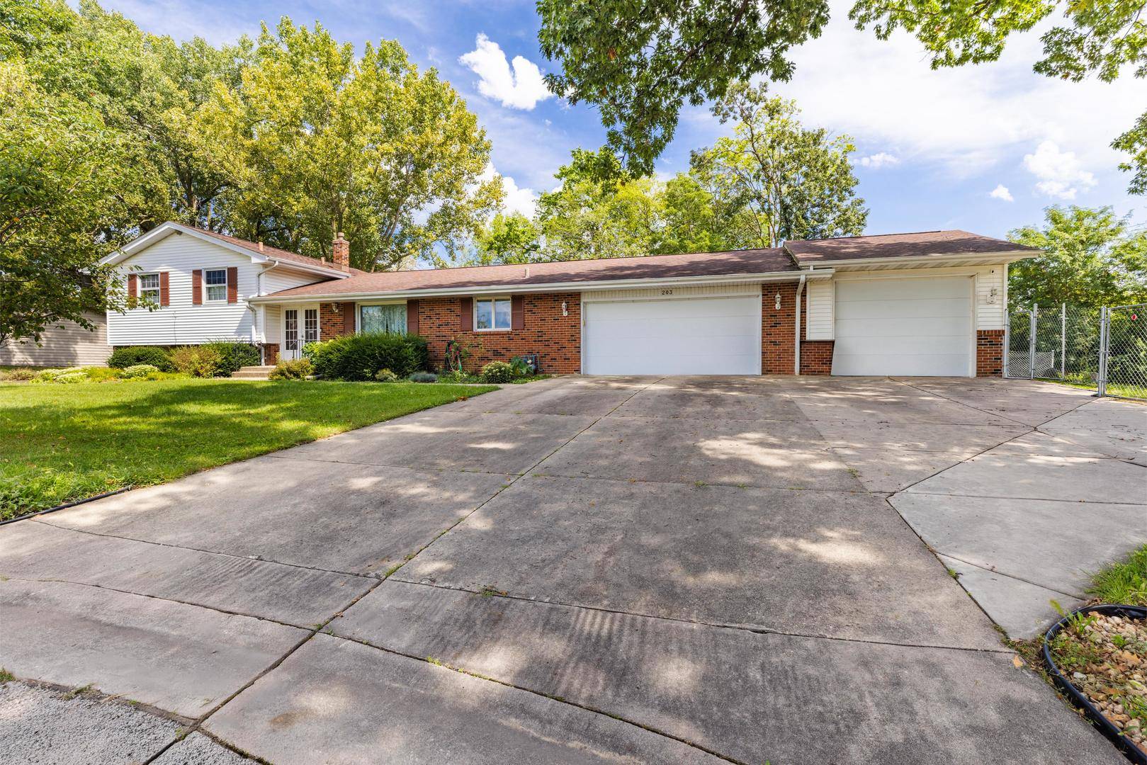 203 Wood RD, Rockford, IL 61107