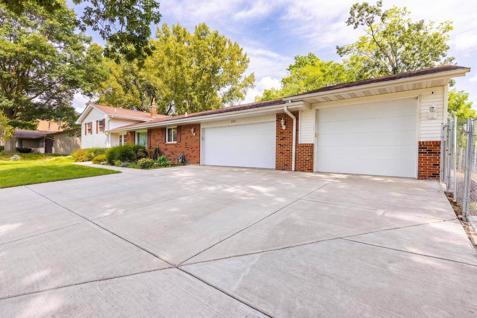 203 Wood RD, Rockford, IL 61107