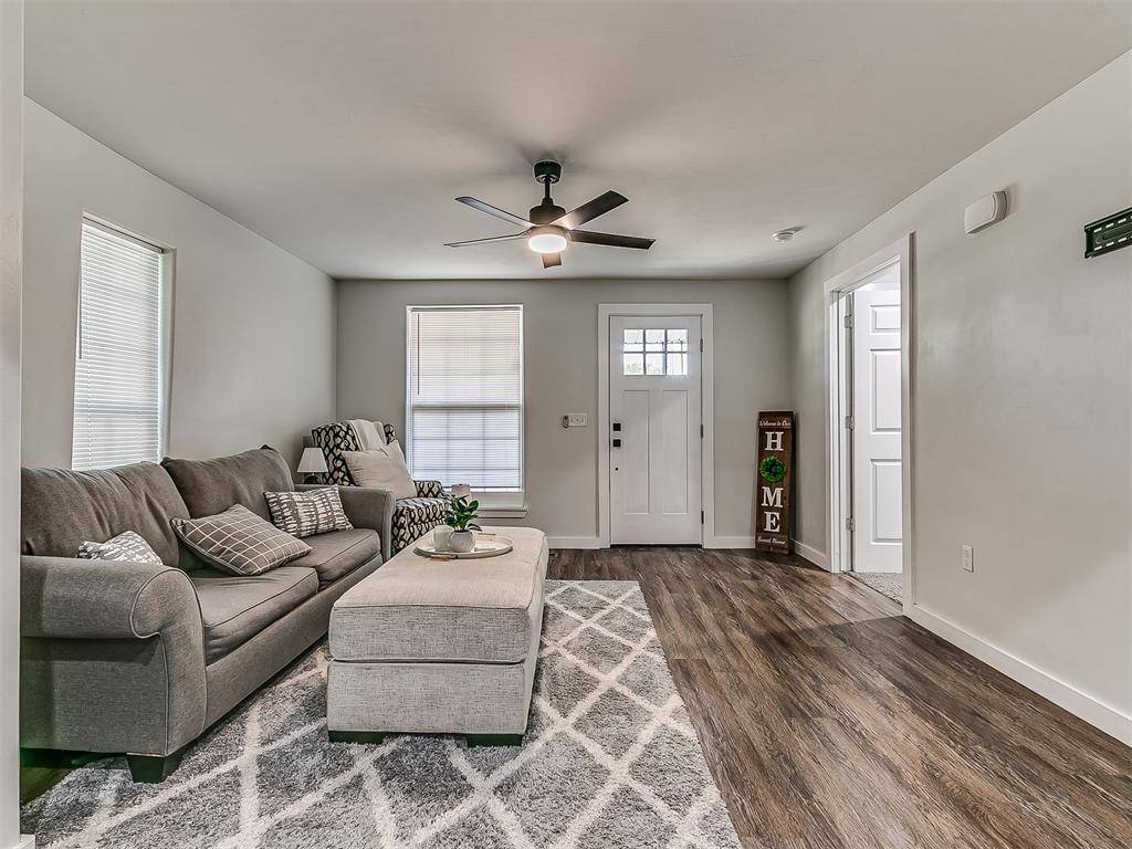 1214 E Harrison AVE, Guthrie, OK 73044