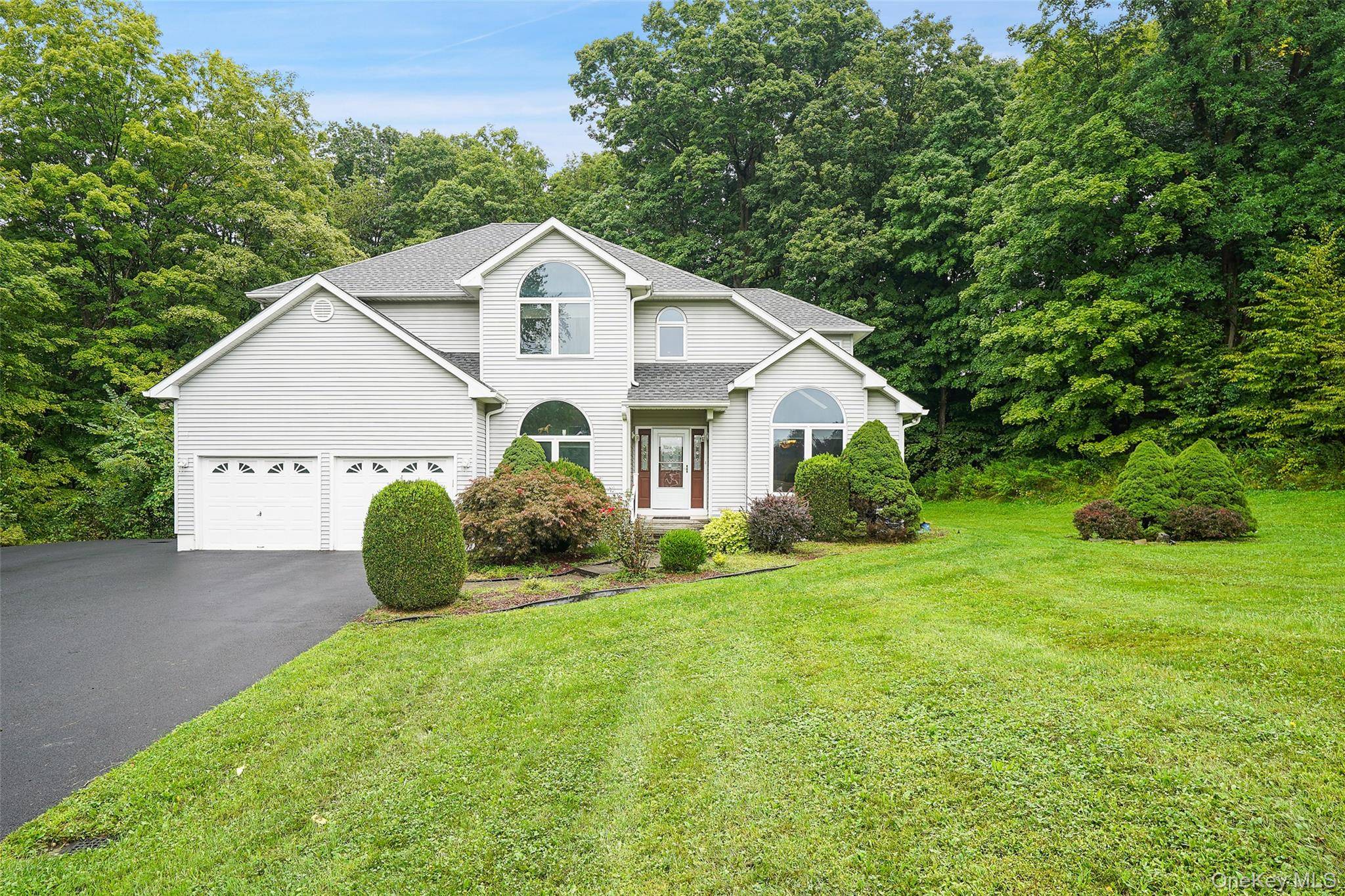 18 Bray Farm LN, Wappingers Falls, NY 12590