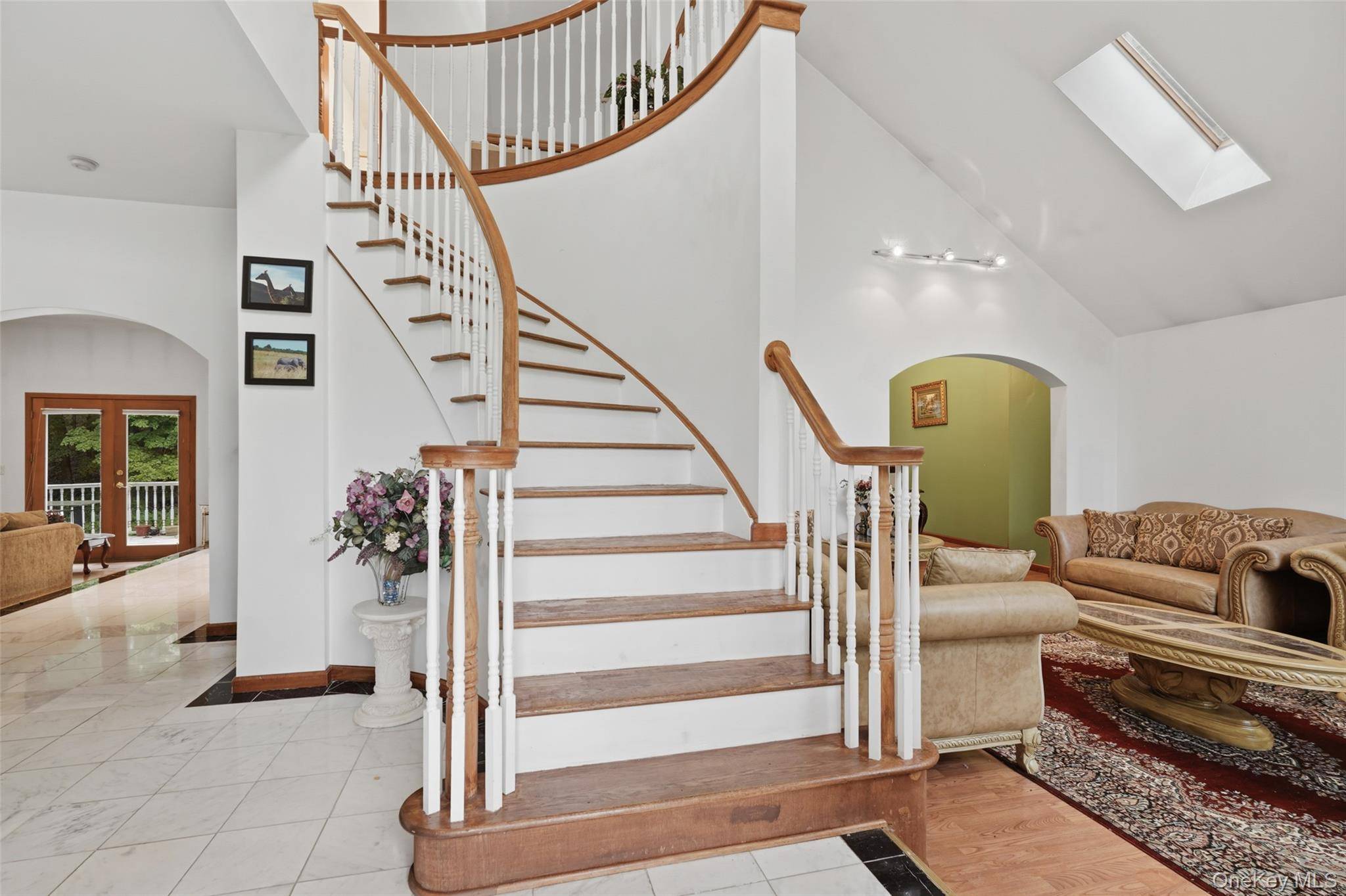 18 Bray Farm LN, Wappingers Falls, NY 12590