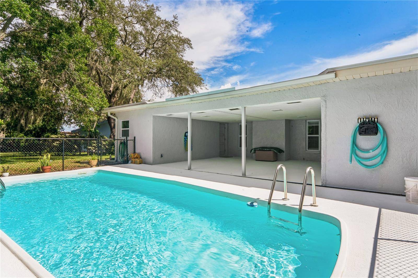 1131 LANCER LN, Tarpon Springs, FL 34689