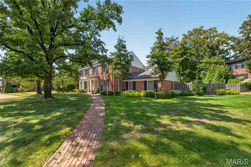 8001 Watkins DR, Clayton, MO 63105