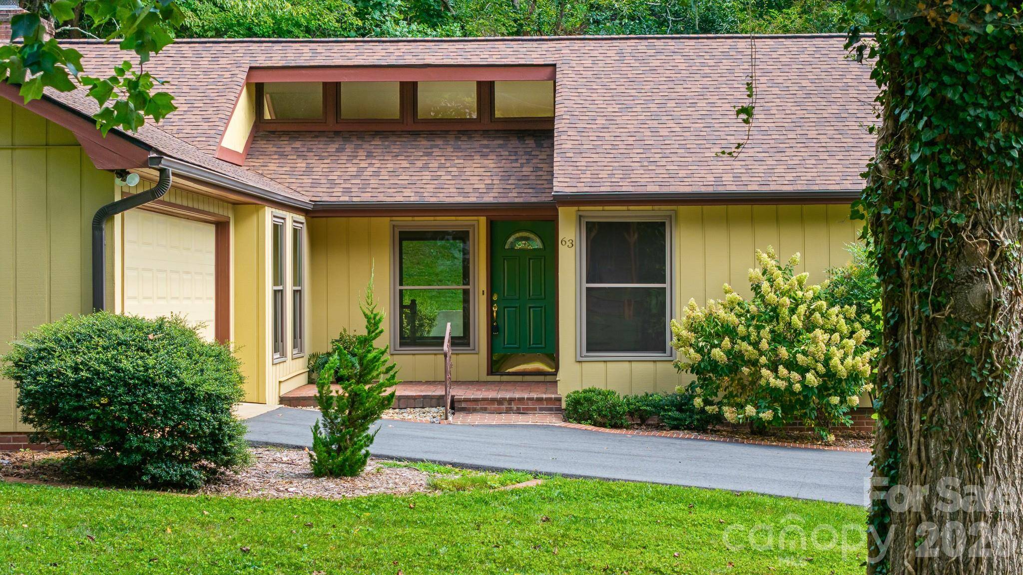 63 Pinecroft RD, Asheville, NC 28804