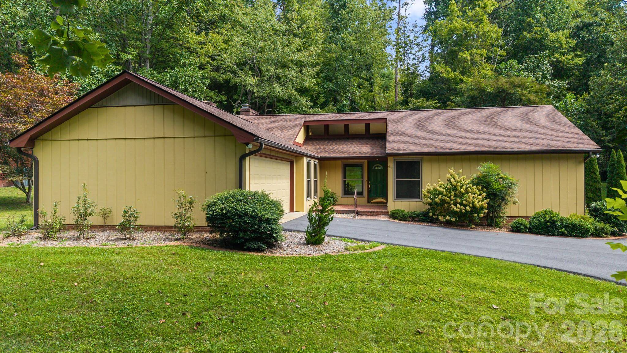 63 Pinecroft RD, Asheville, NC 28804