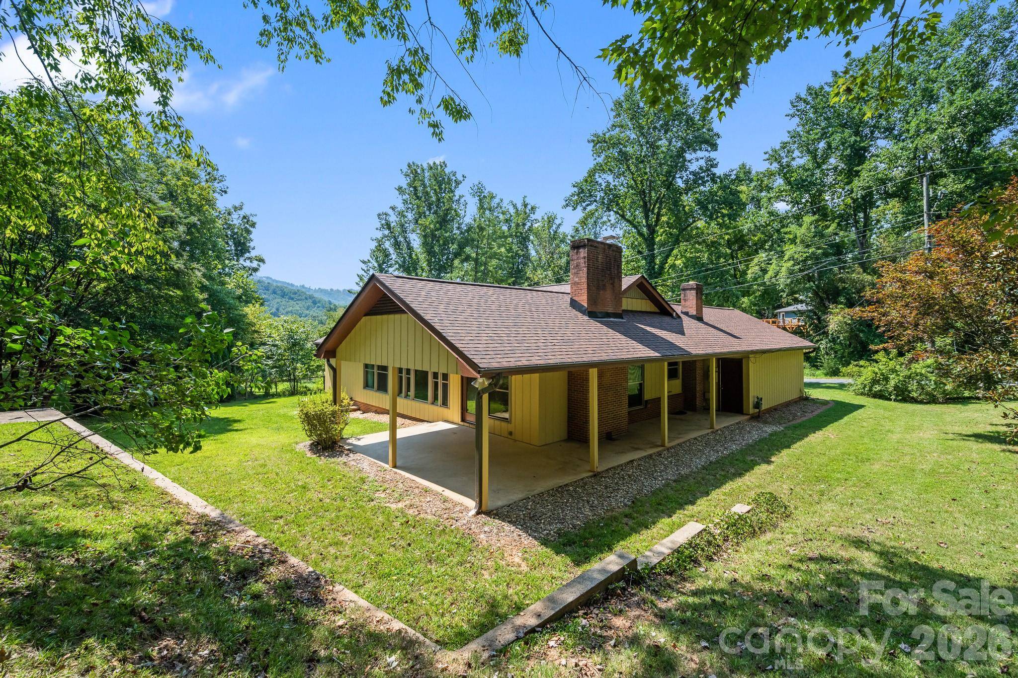 63 Pinecroft RD, Asheville, NC 28804