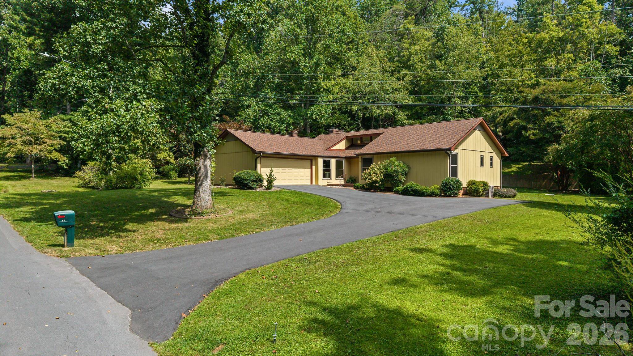 63 Pinecroft RD, Asheville, NC 28804