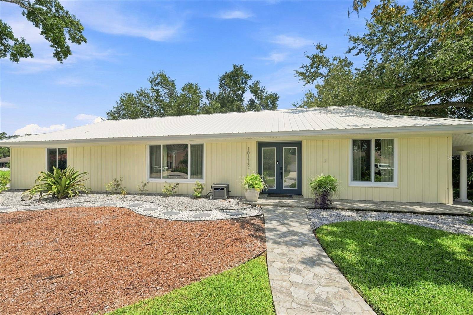10113 LINDELAAN DR, Tampa, FL 33618