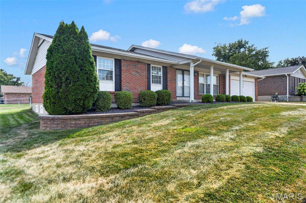 2534 Cripple Creek DR, St Louis, MO 63129