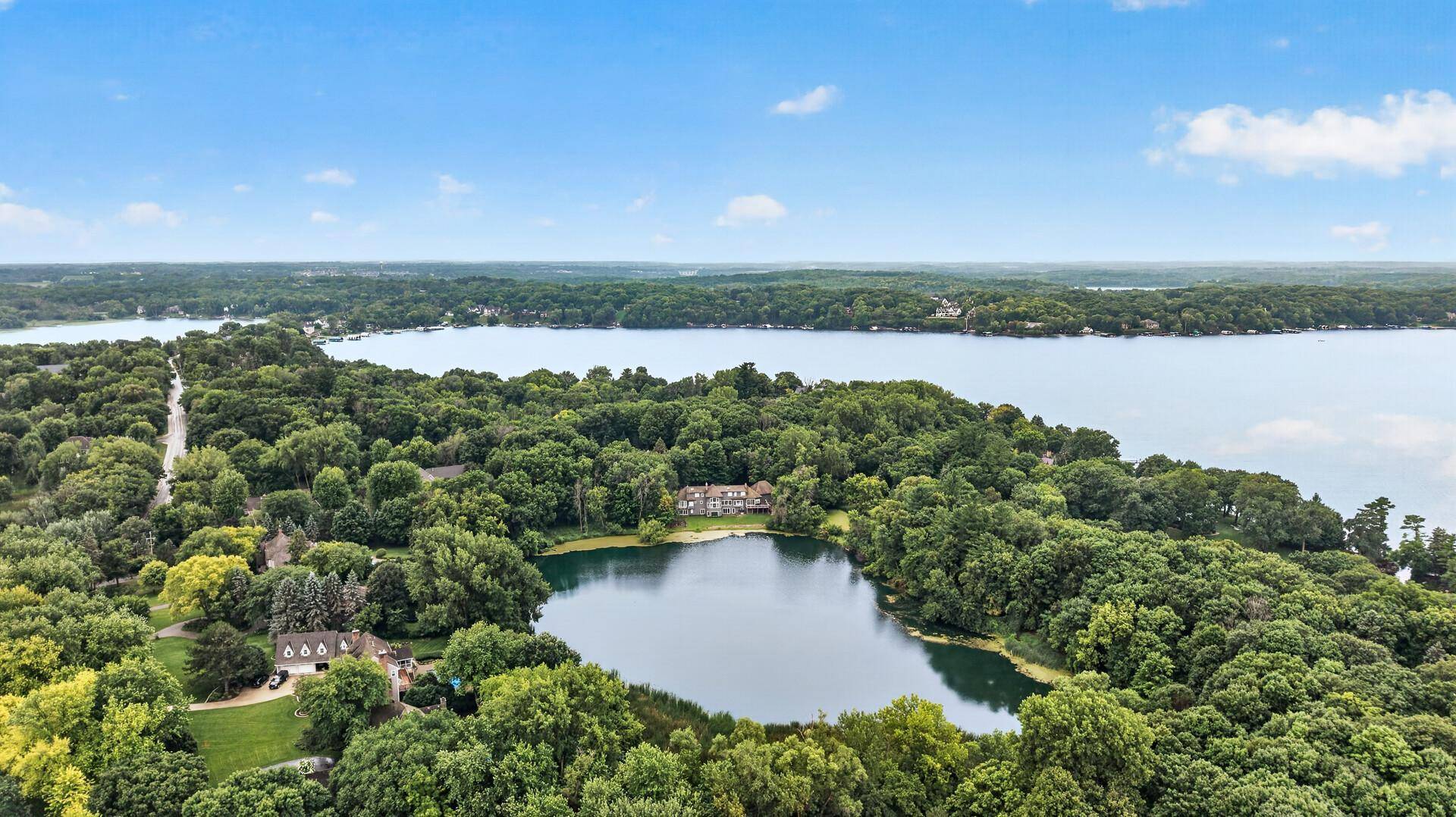 28200 Boulder CIR, Shorewood, MN 55331
