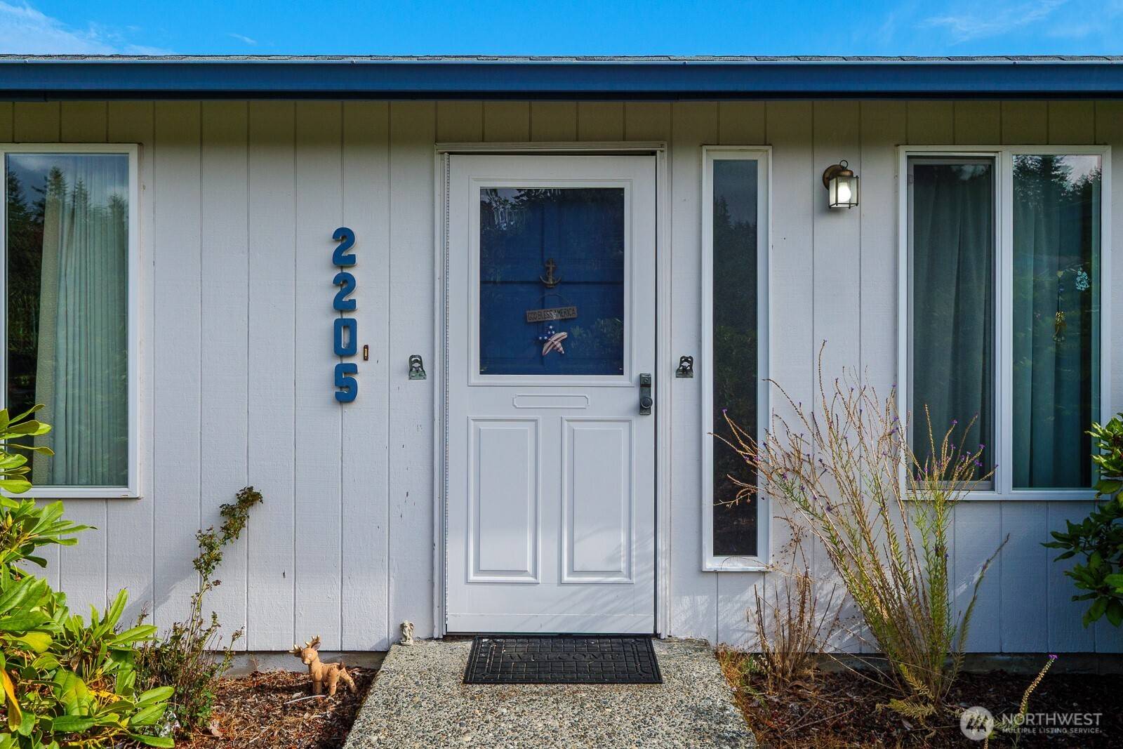 2205 W 14th St, Port Angeles, WA 98363
