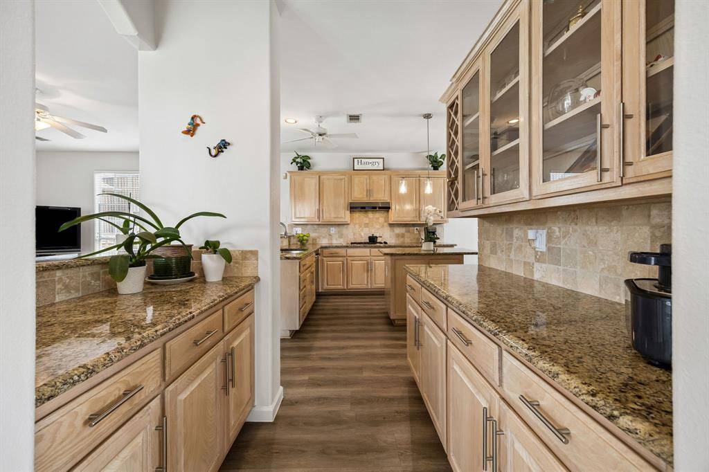 9705 Valley Lake Court, Irving, TX 75063