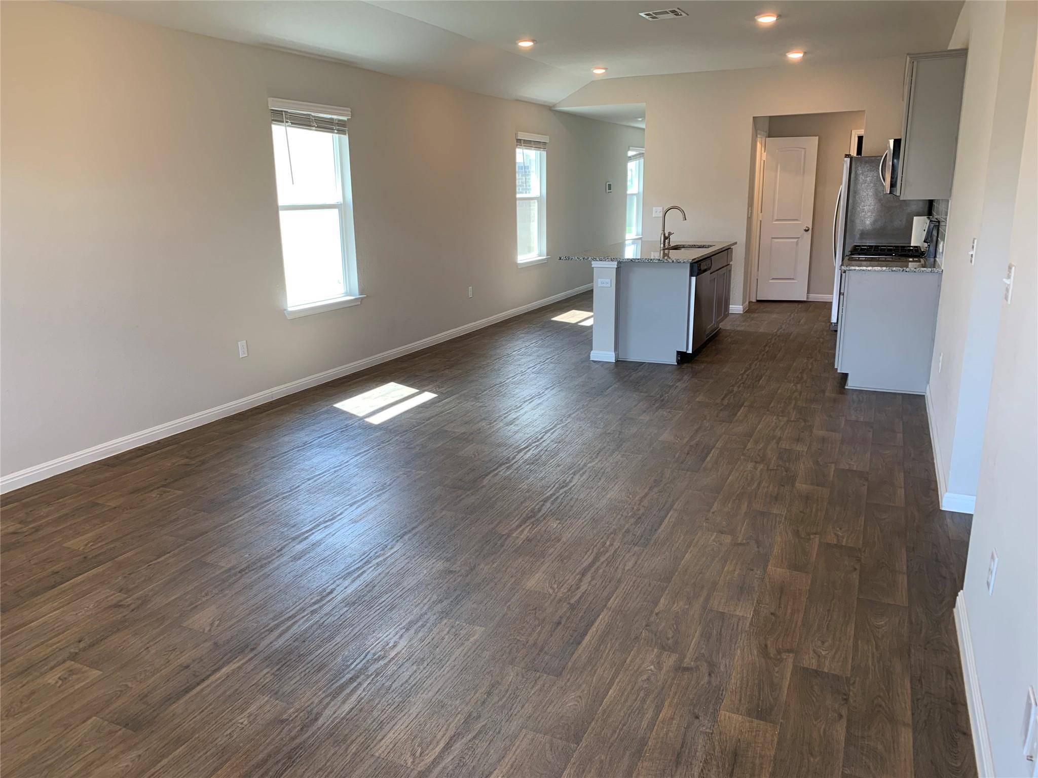 211 Hamilton Pool LN, Bastrop, TX 78602