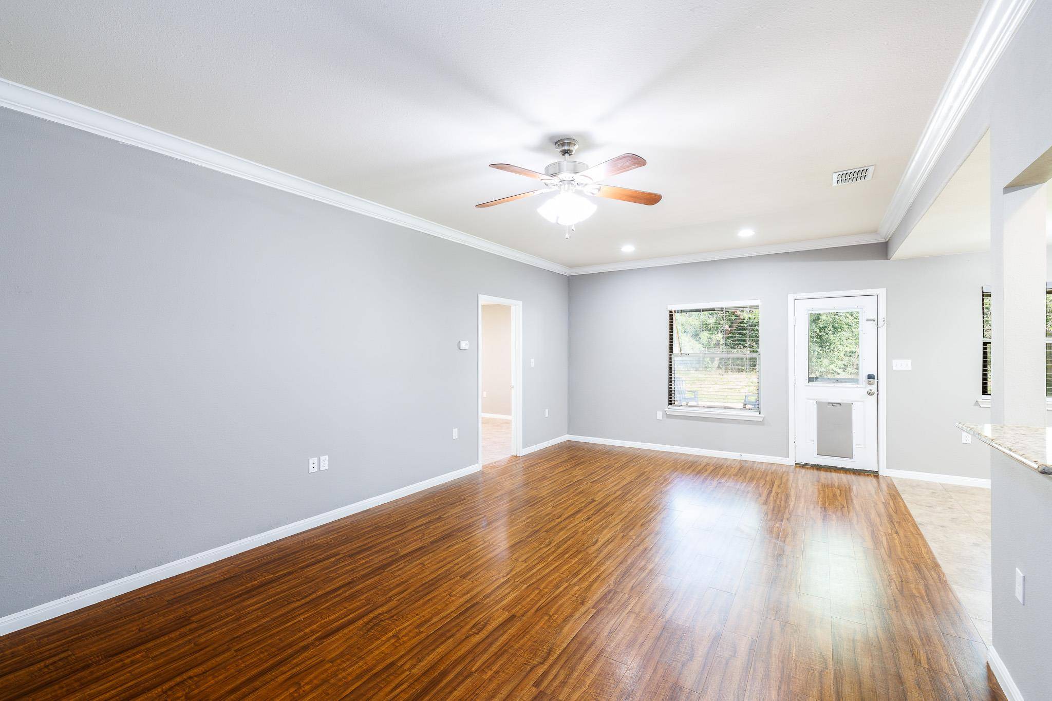 186 Talon DR, Luling, TX 78648