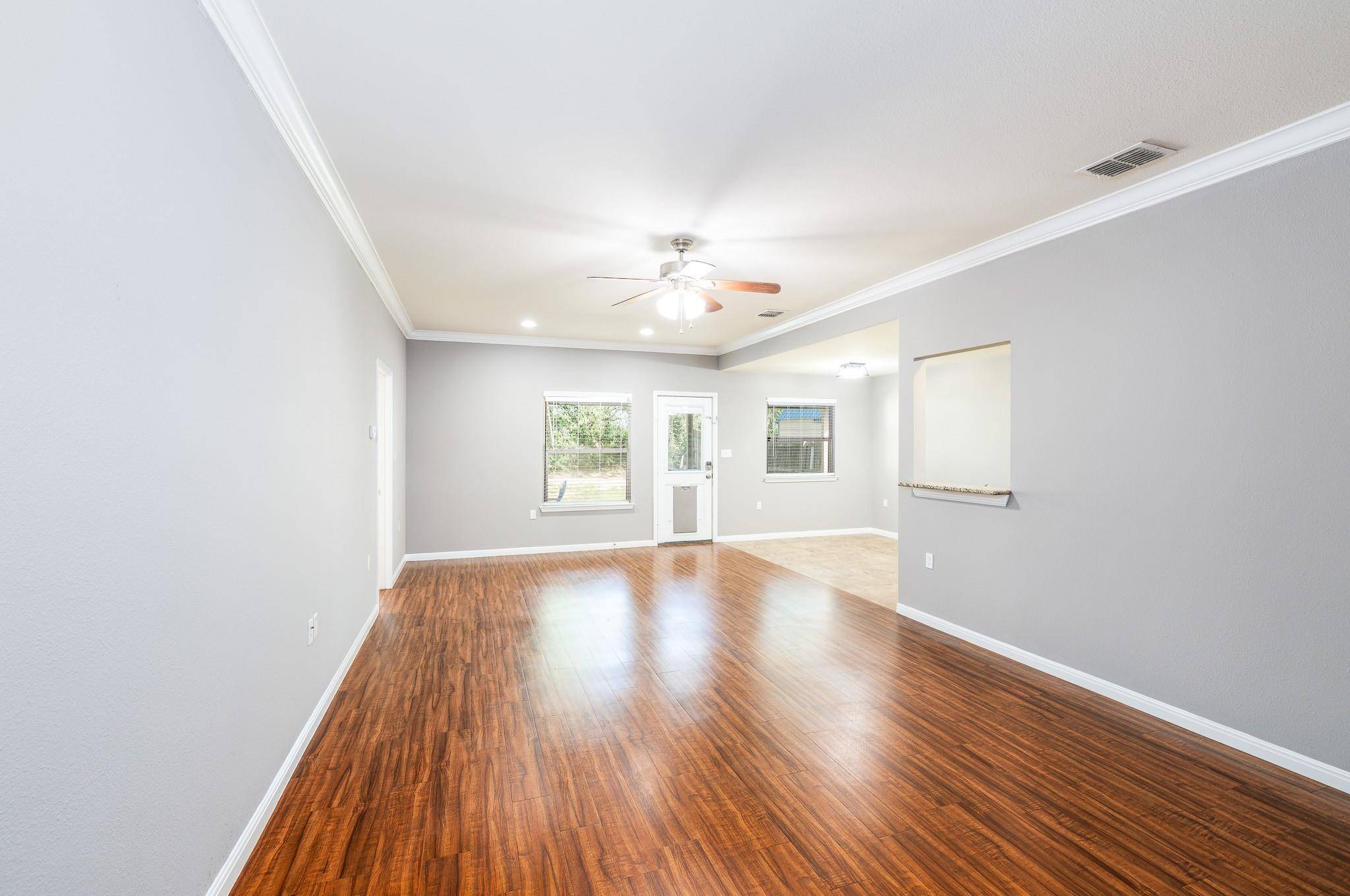 186 Talon DR, Luling, TX 78648