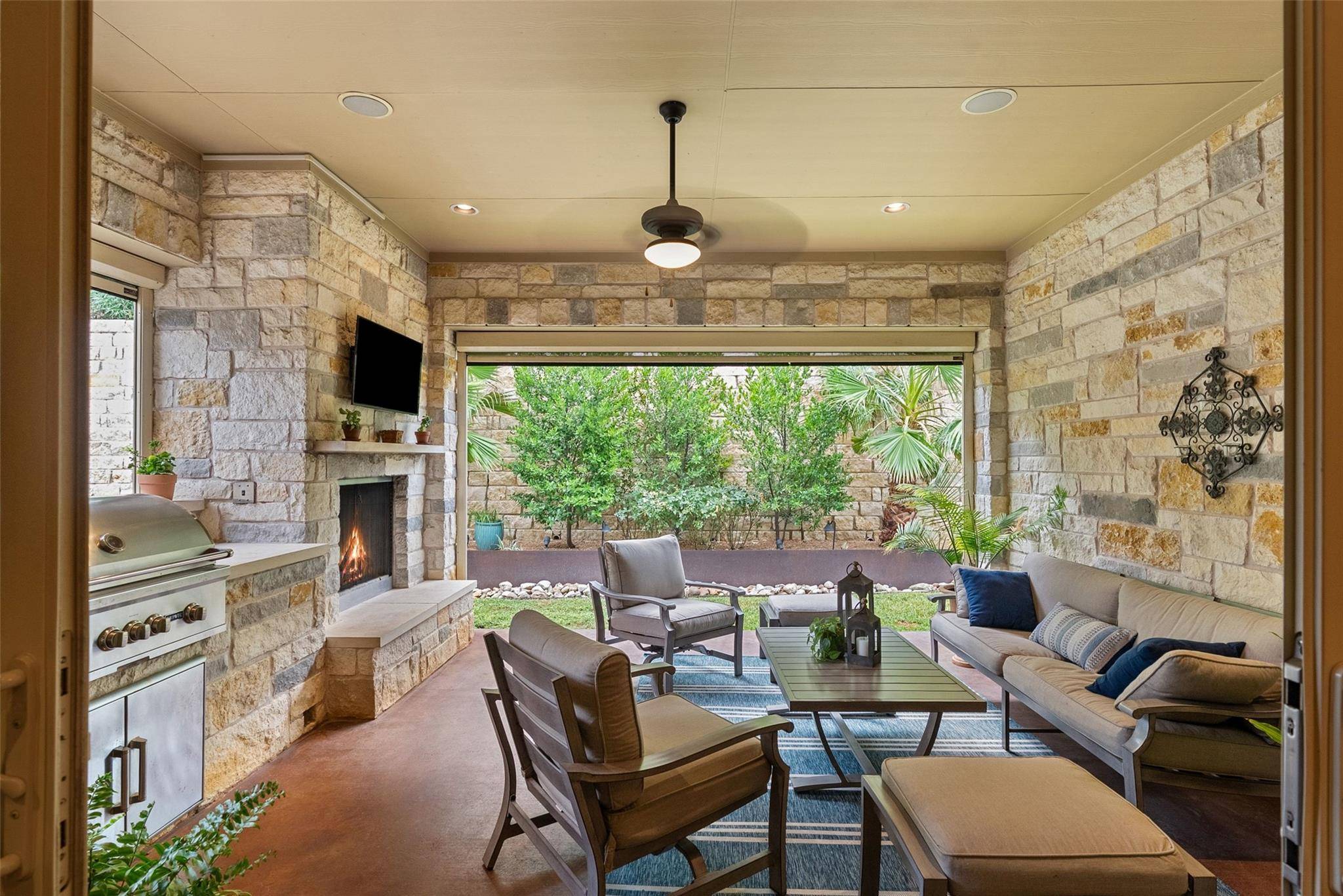122 Feritti DR, Lakeway, TX 78734
