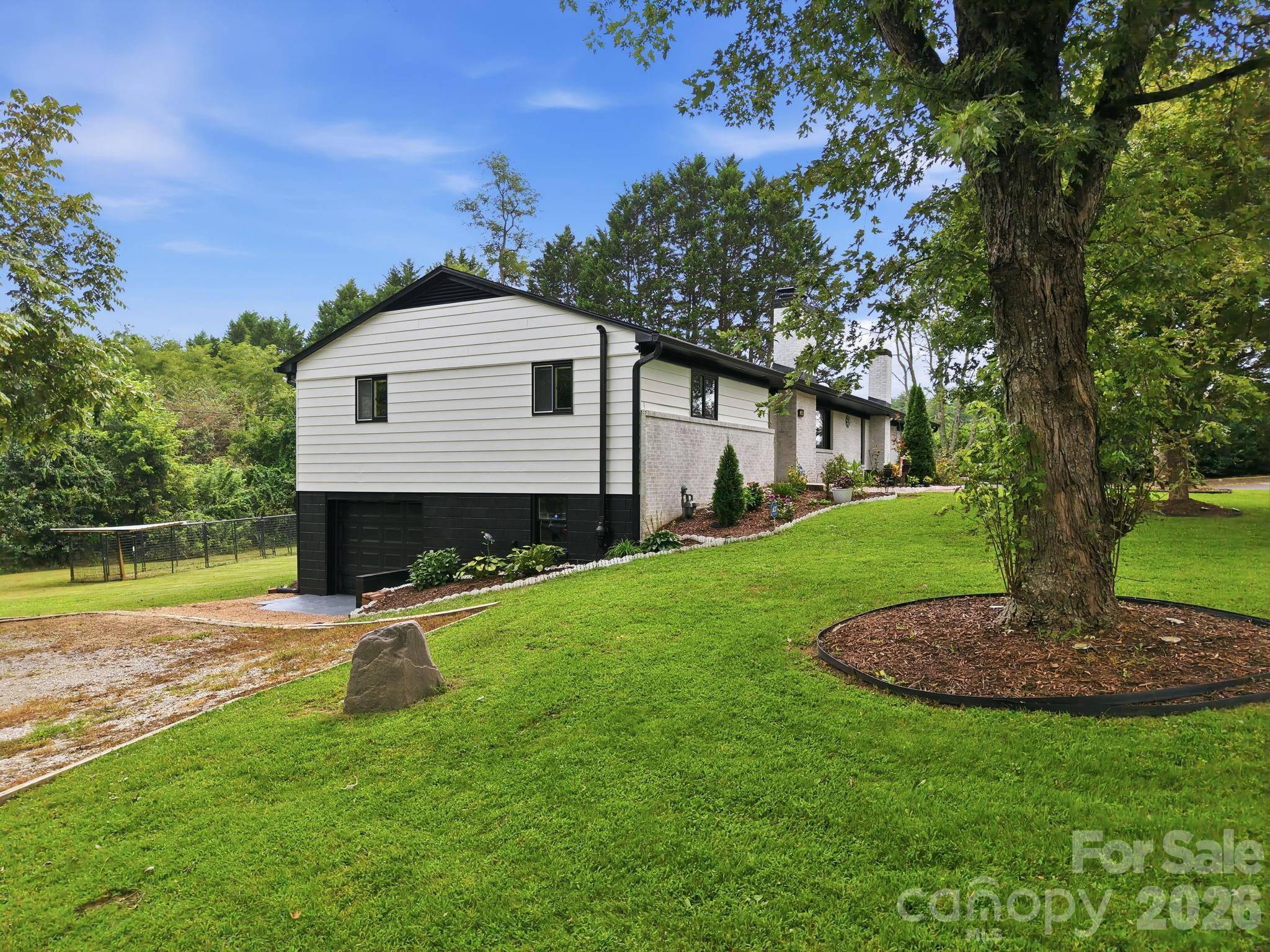 364 Pace RD, Hendersonville, NC 28792
