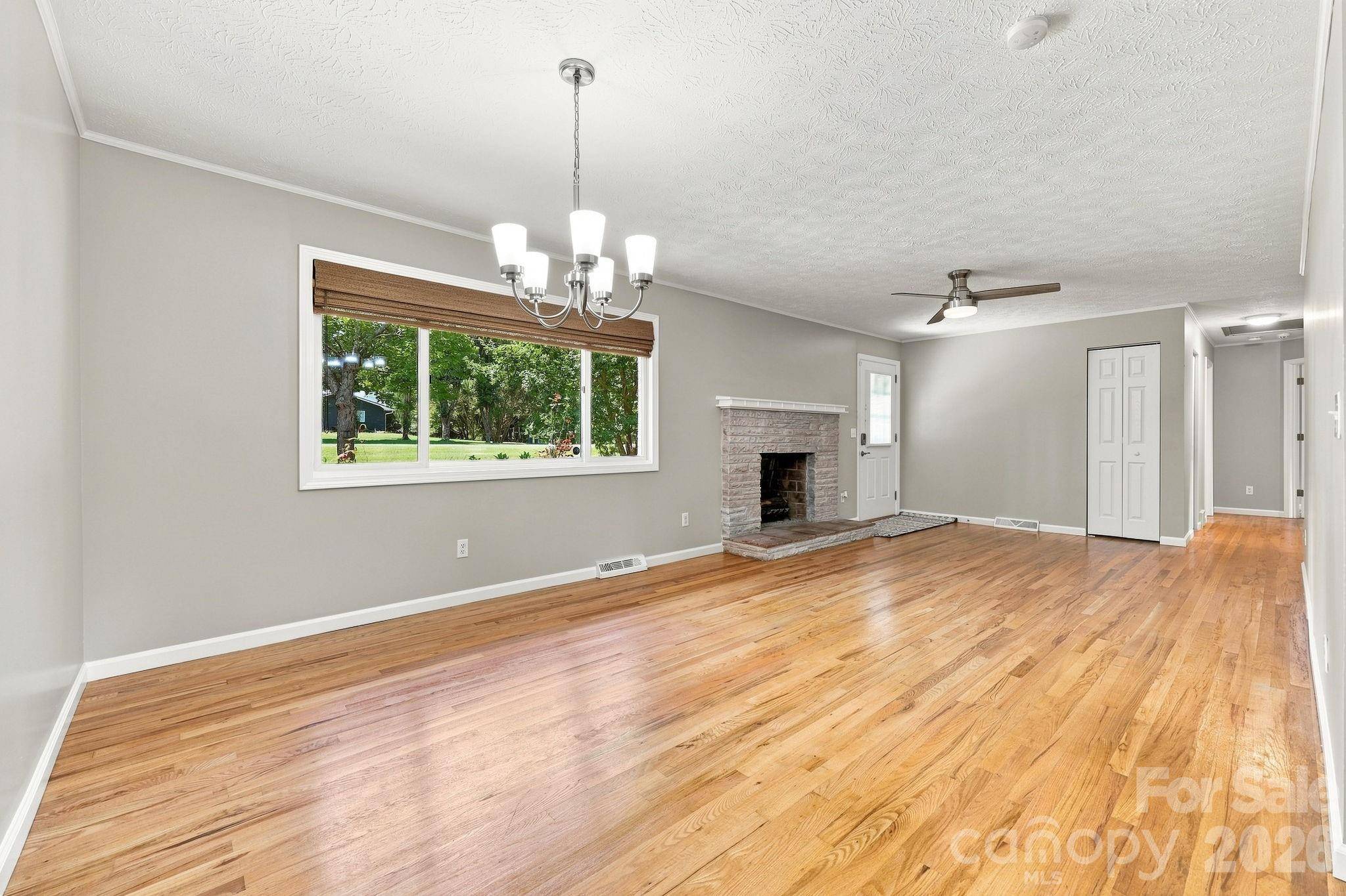 364 Pace RD, Hendersonville, NC 28792