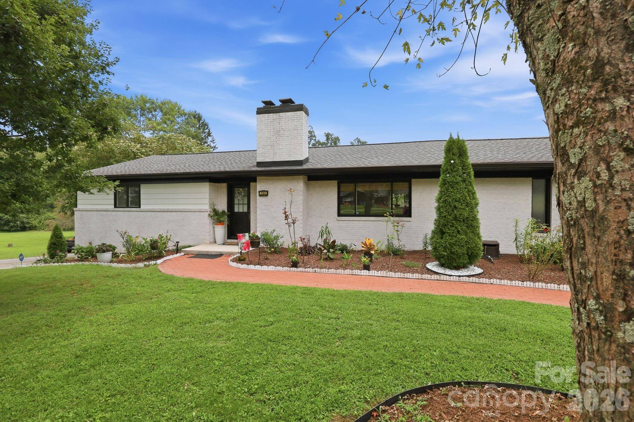 364 Pace RD, Hendersonville, NC 28792