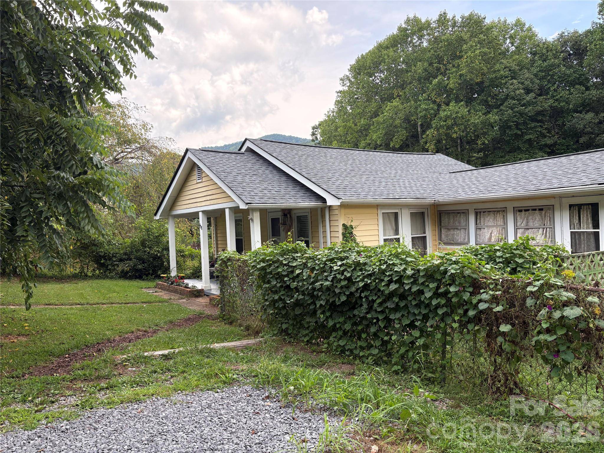 408 McCoy Cove RD, Black Mountain, NC 28711