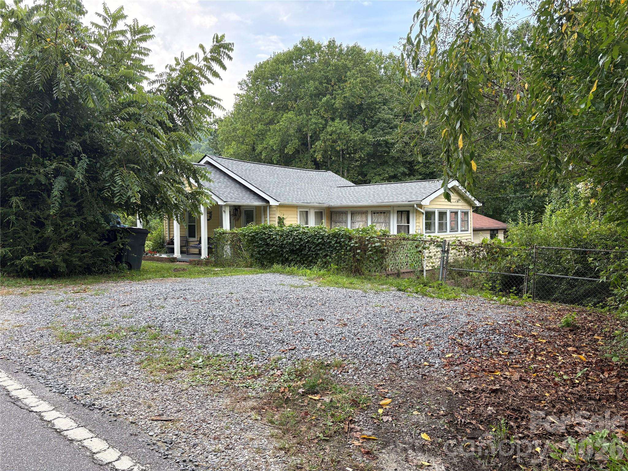 408 McCoy Cove RD, Black Mountain, NC 28711