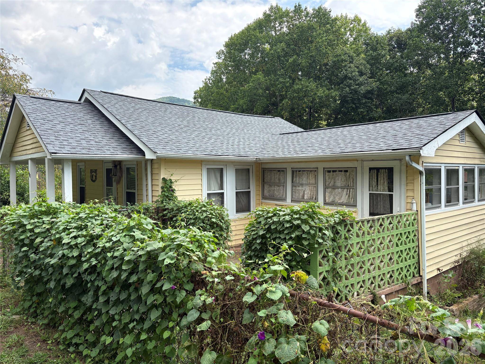 408 McCoy Cove RD, Black Mountain, NC 28711