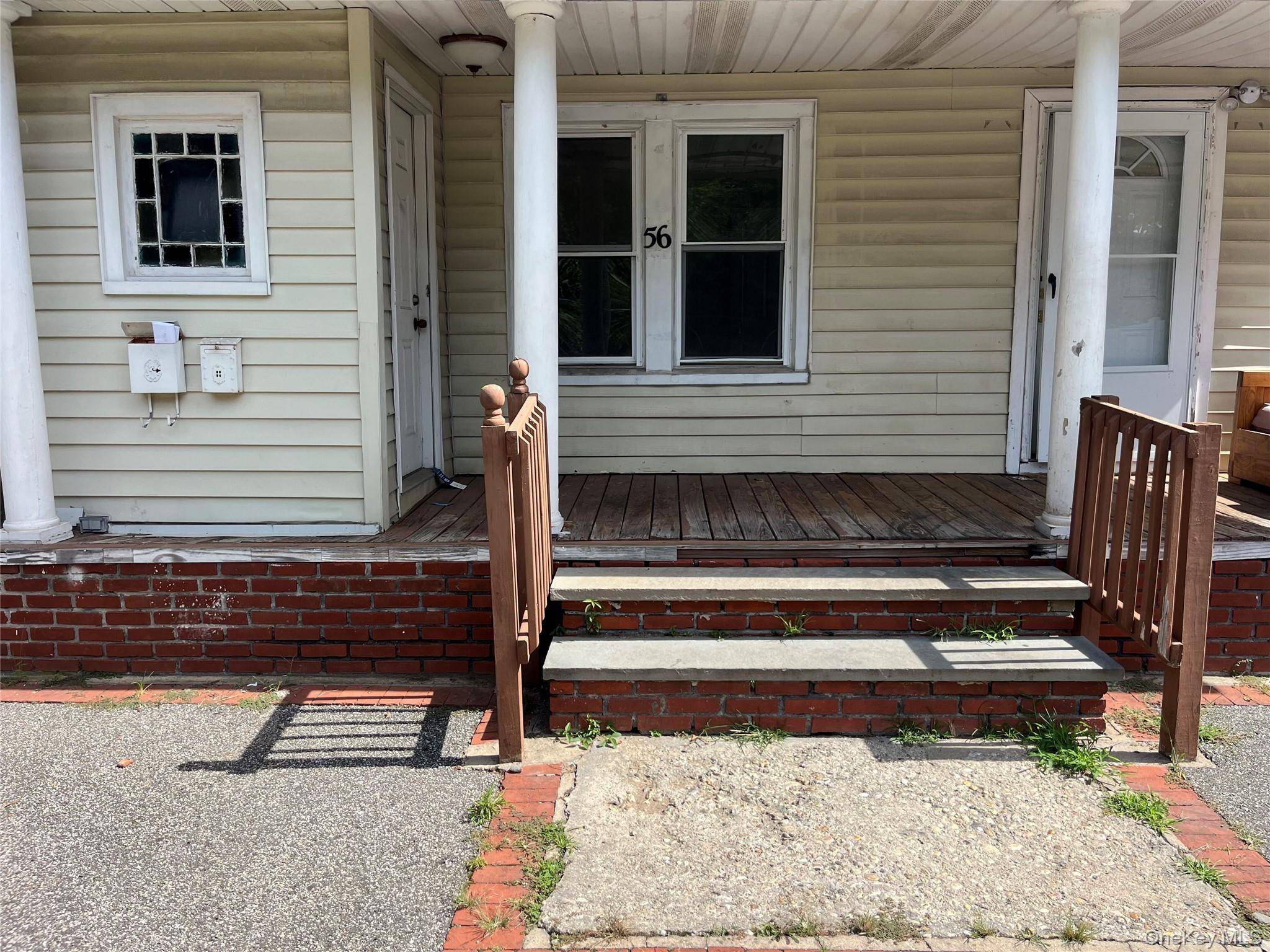 56 Lowndes AVE, Huntington Station, NY 11746