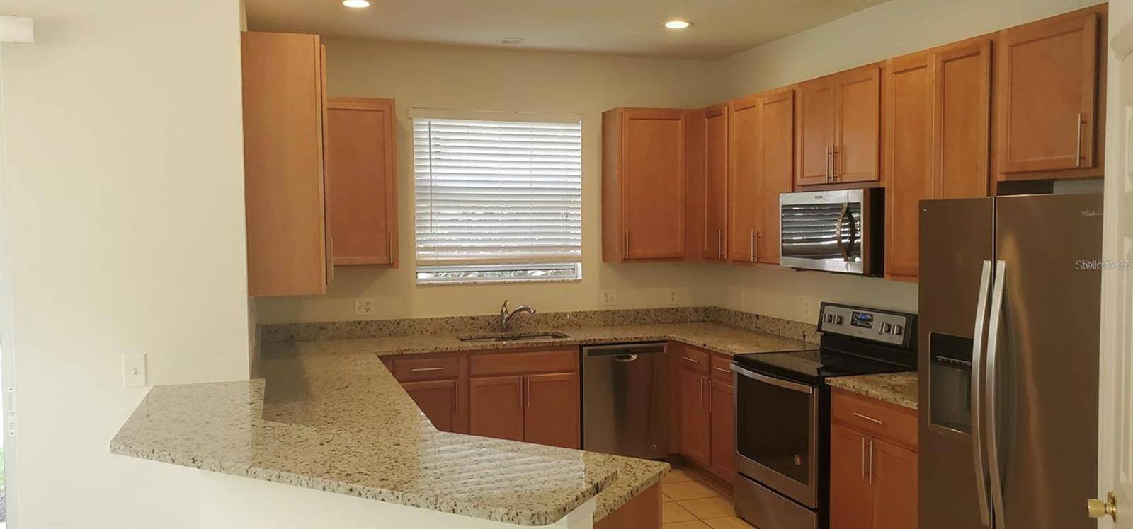 3048 SEAVIEW CASTLE DR, Kissimmee, FL 34746