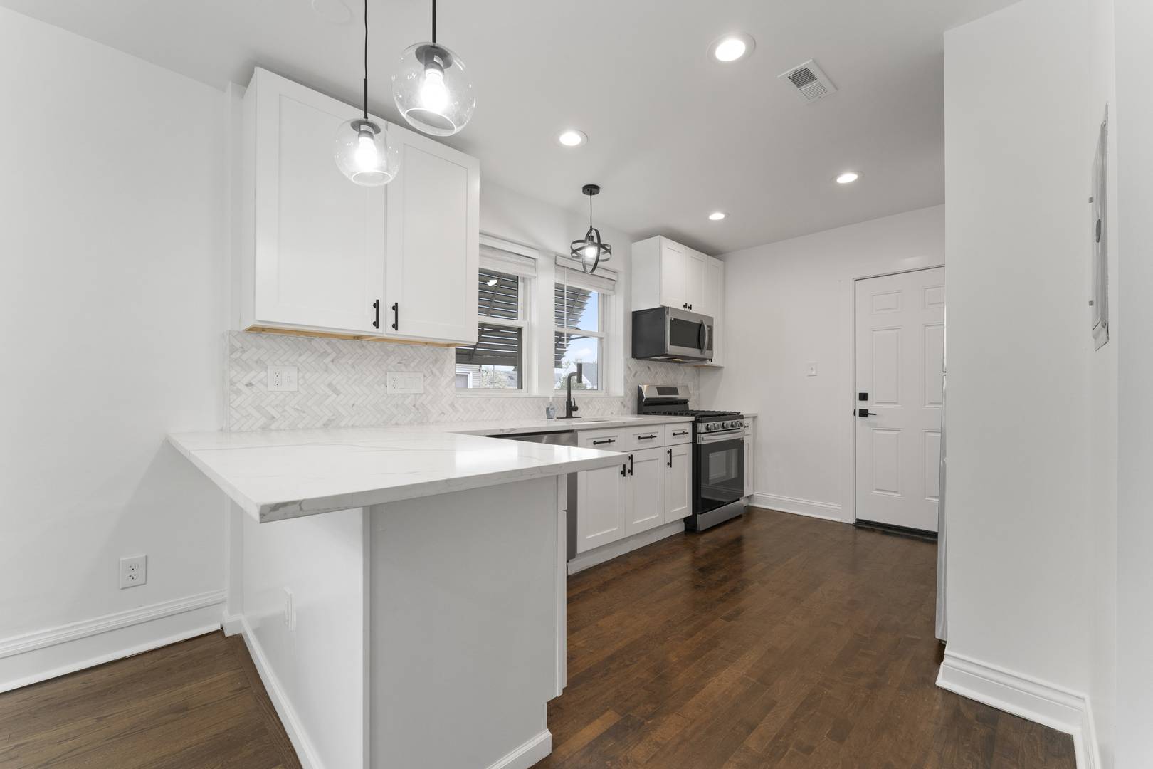 5304 W Cornelia AVE #1, Chicago, IL 60641