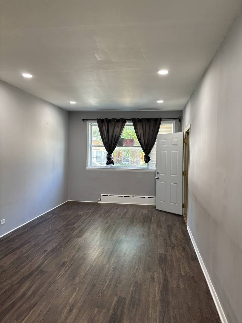 3053 N Elbridge AVE #2-F, Chicago, IL 60618
