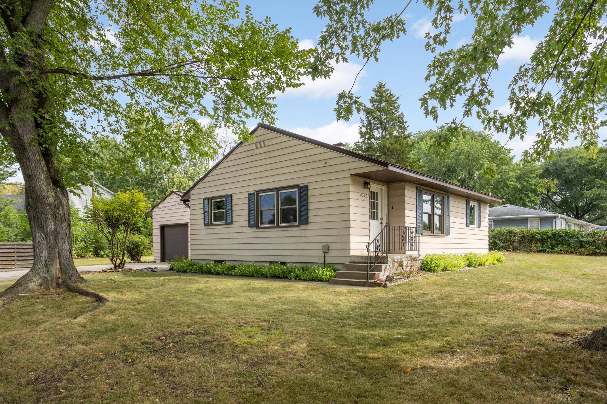 4320 Pleasant ST SE, Prior Lake, MN 55372