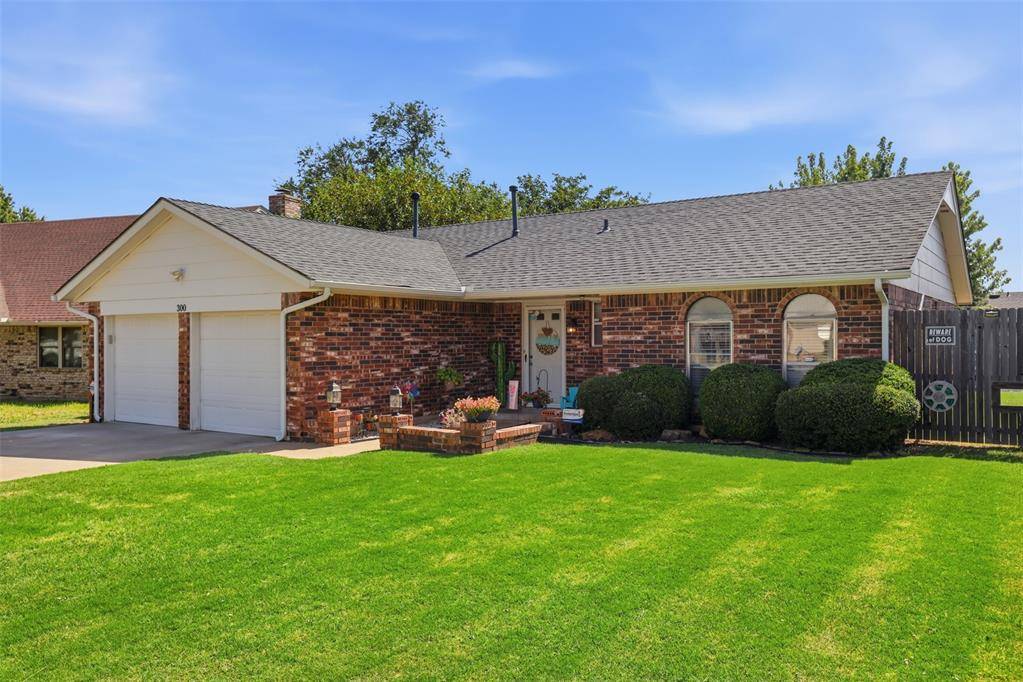 300 S Bouziden DR, Moore, OK 73160